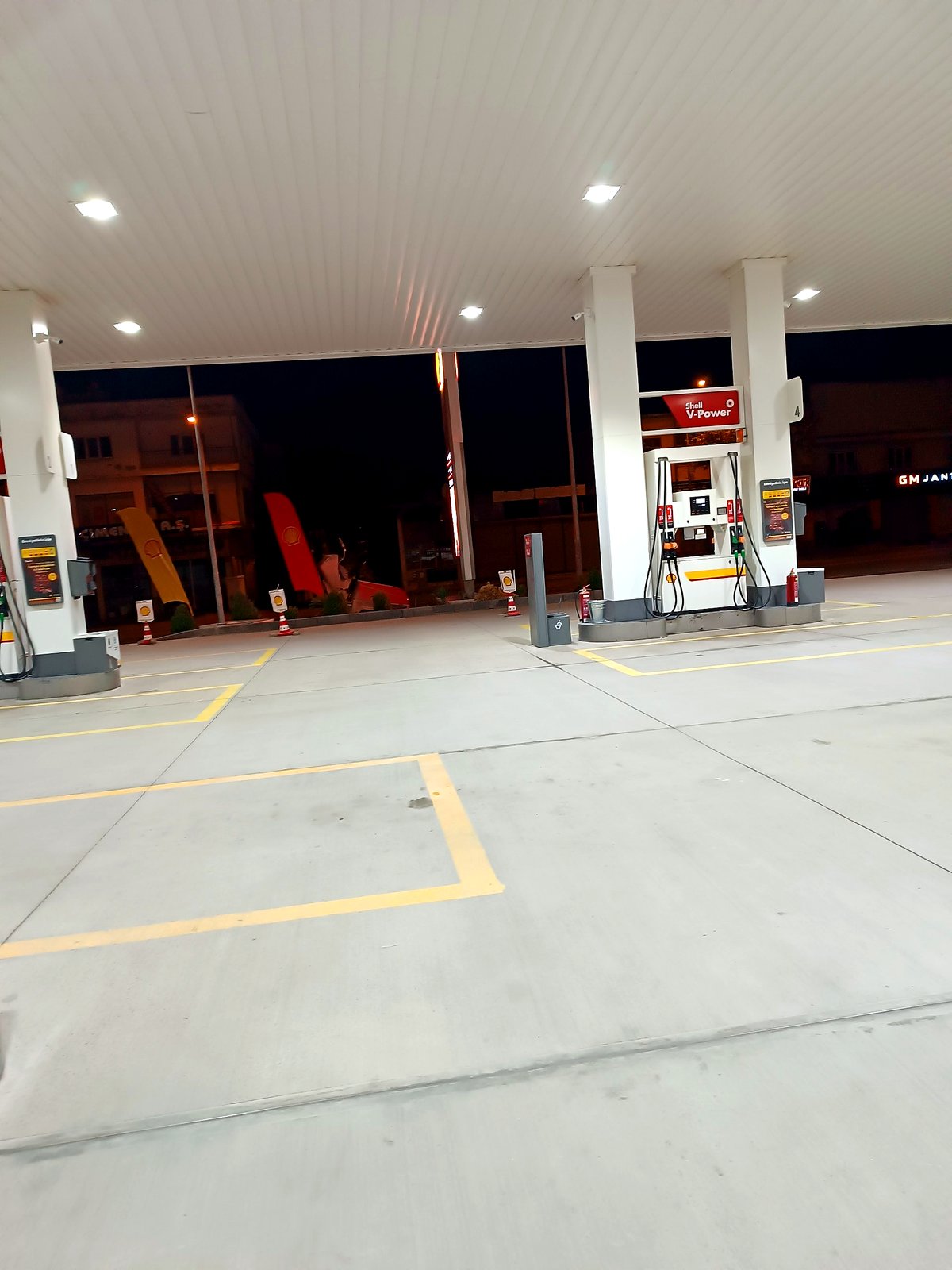Shell Maraş — V Power Pompa Adasi Gece