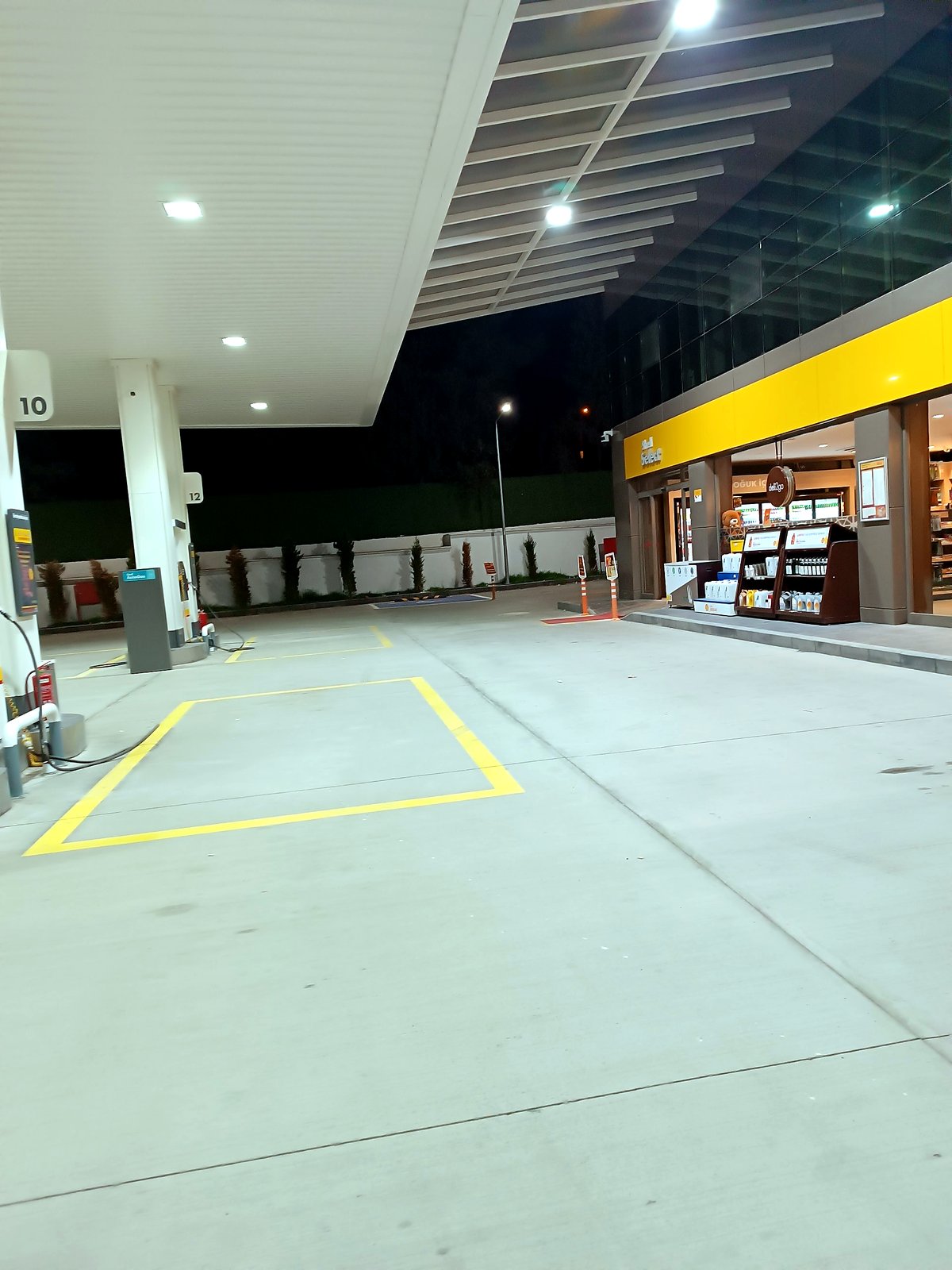 Shell Maraş — Forecourt Deli2Go Gece