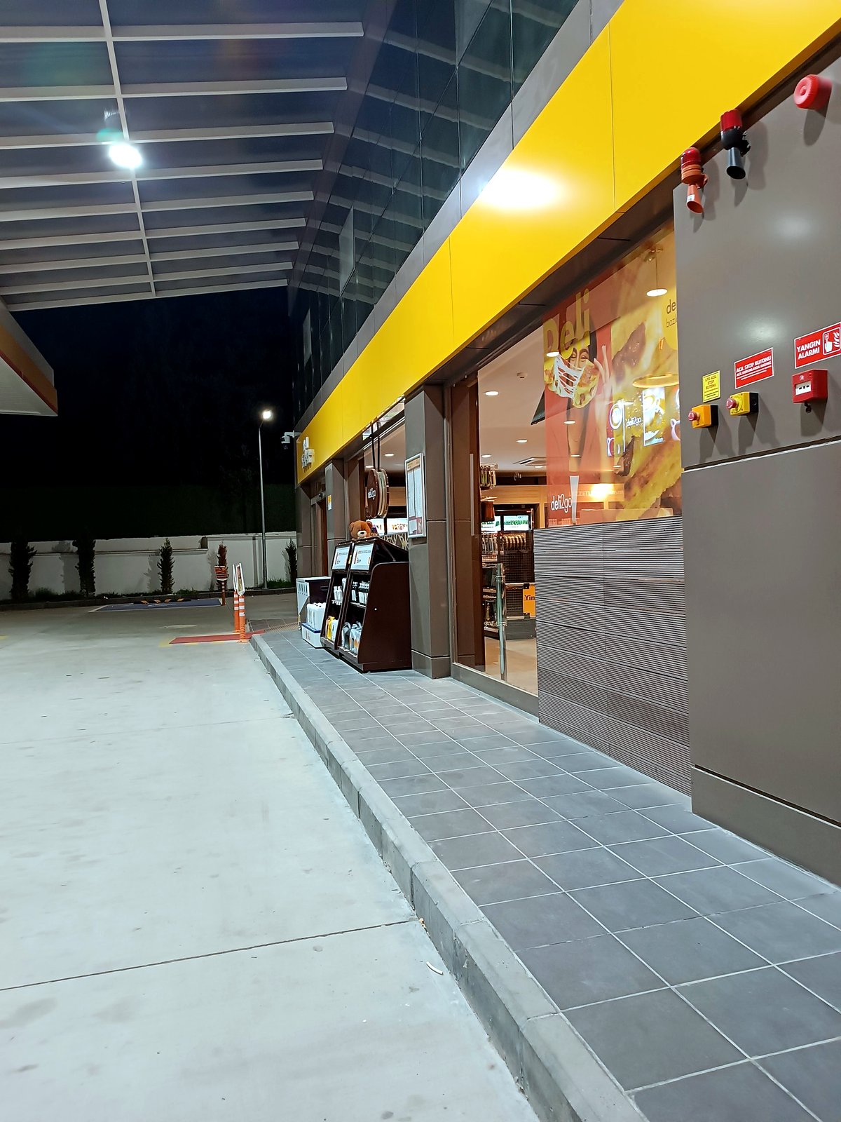 Shell Maraş — Deli2Go Magaza Yan Gorunum